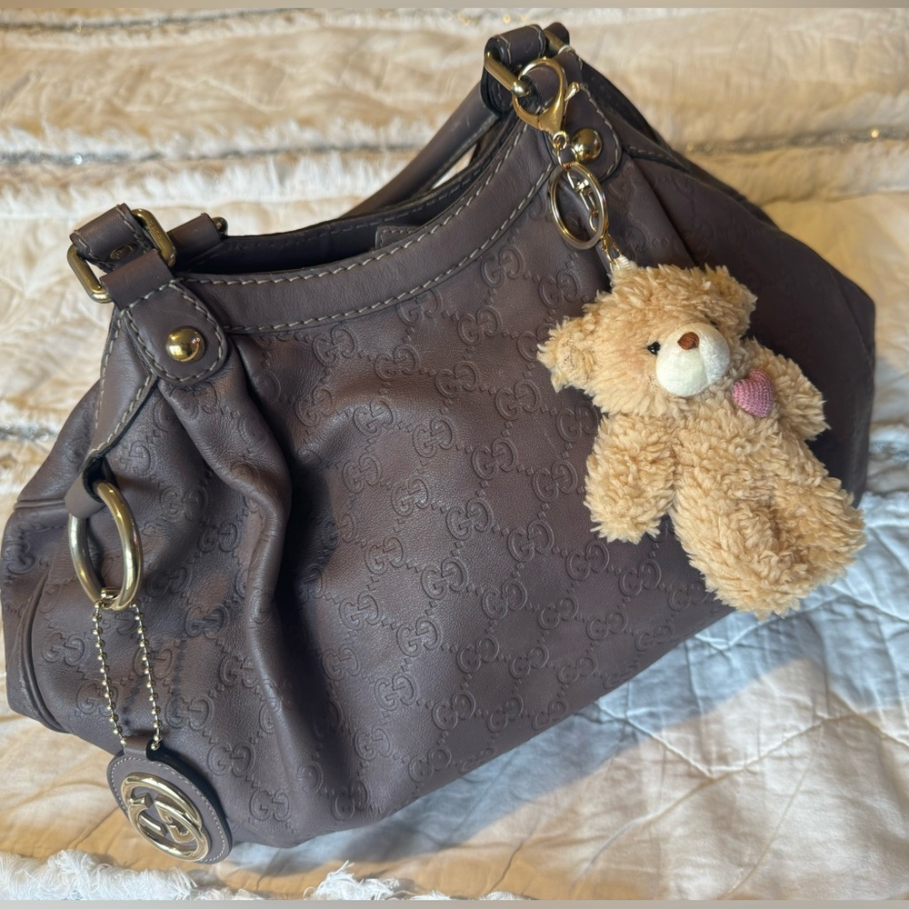 Gucci Sukey Medium Signature GG